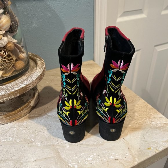 NWOT MONTANA WEST TRINITY RANCH EMBROIDERED ZIP UP BOOTIES SIZE 11 EUC - Picture 2 of 3
